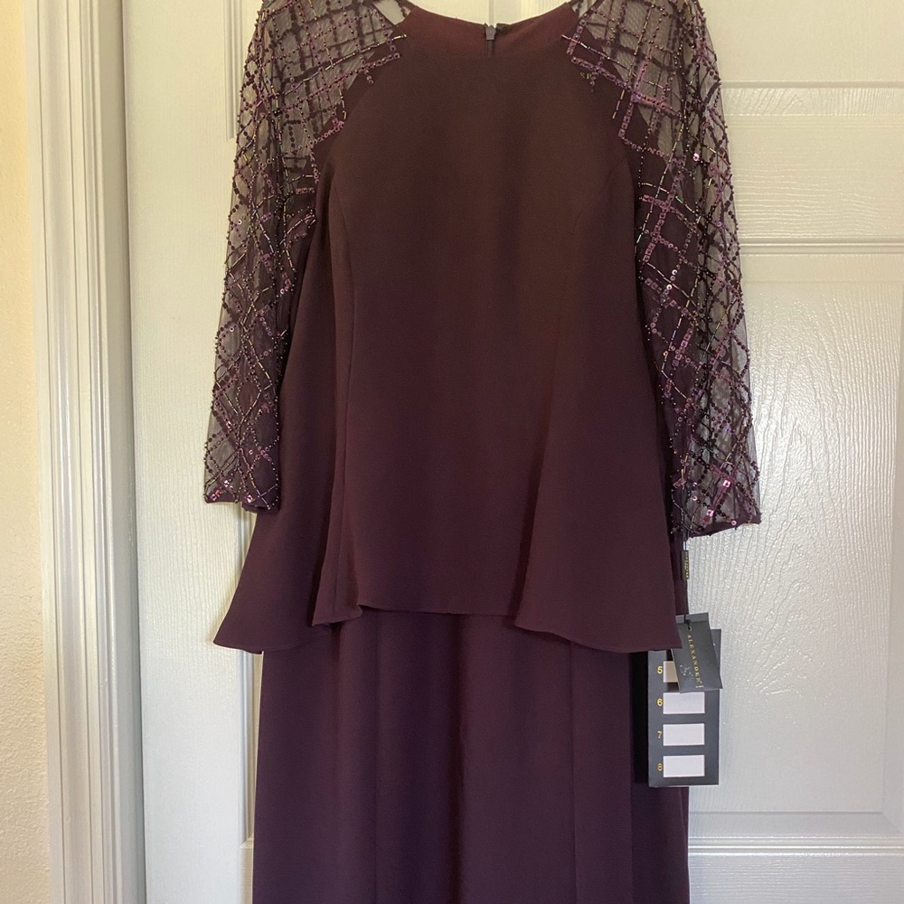 Designer full length gown. NWT Fully lined; quality fabric